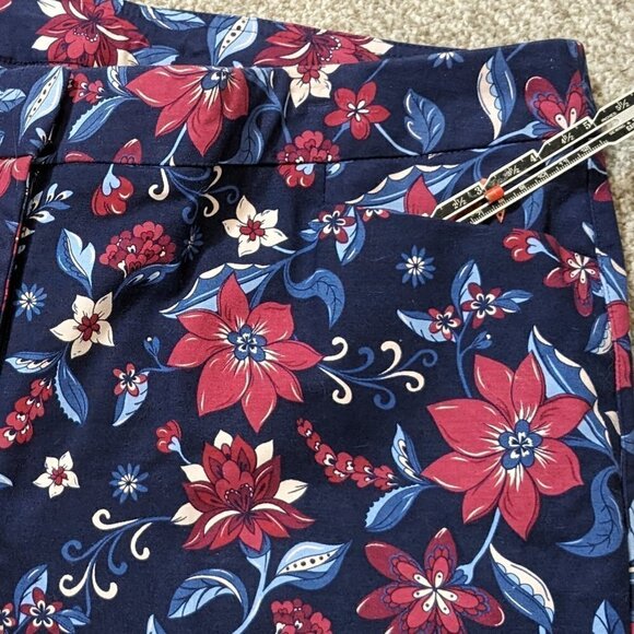 Women's "Investments" Blue Floral Mid-Rise Cropped Pants w Zipper; Size 14 - Picture 2 of 6